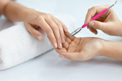 Nagelhautschieber mit Löffel aus Edelstahl - pink